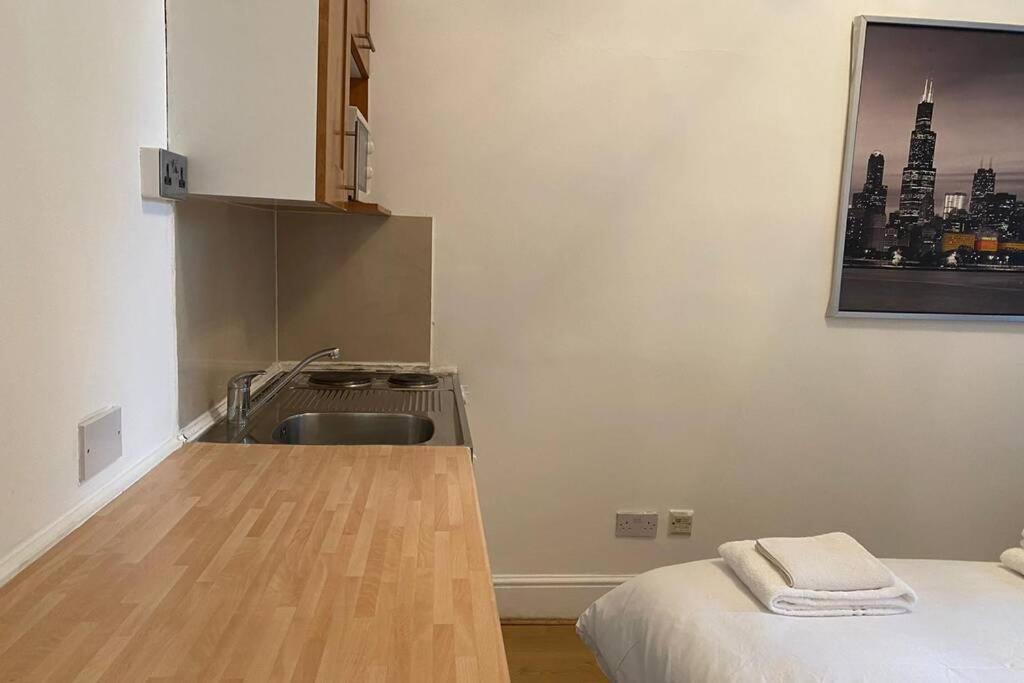 F6-Comfy Ground Flr Studio Fits 4- Near Paddington 런던 외부 사진