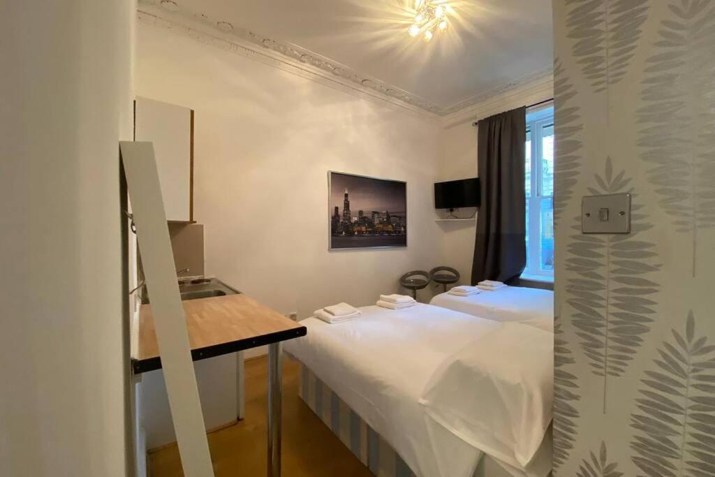 F6-Comfy Ground Flr Studio Fits 4- Near Paddington 런던 외부 사진